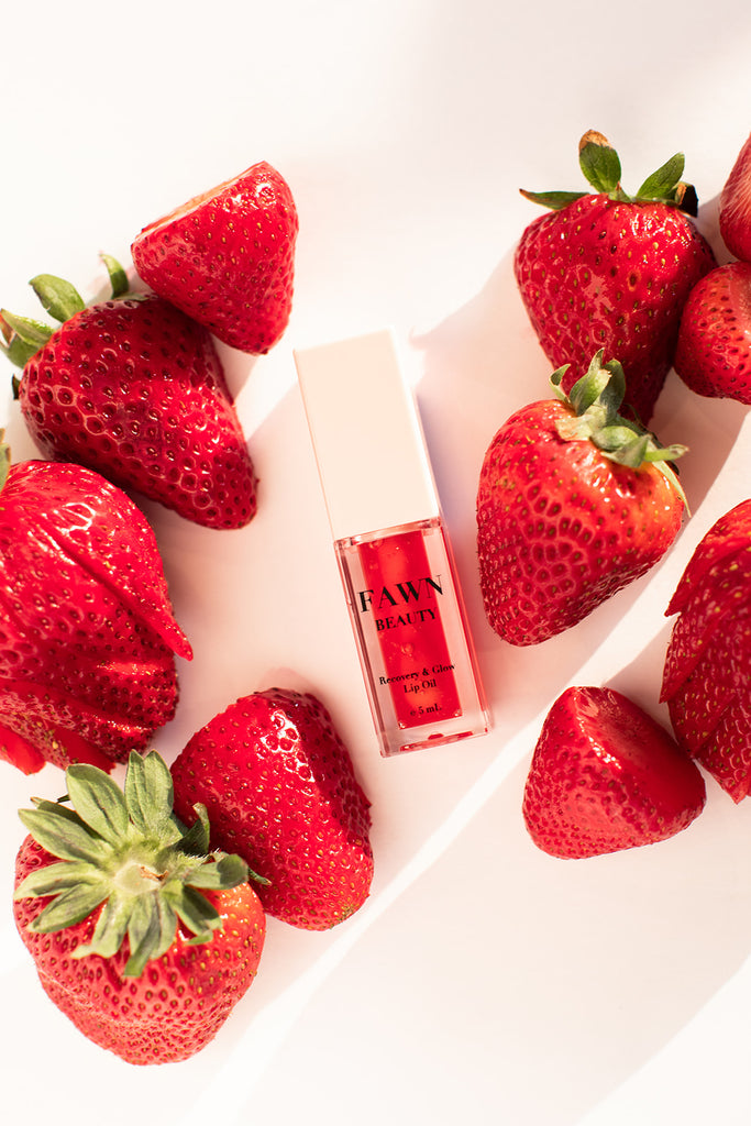 'Strawberry Plumping' Recovery + Glow Lip Oil